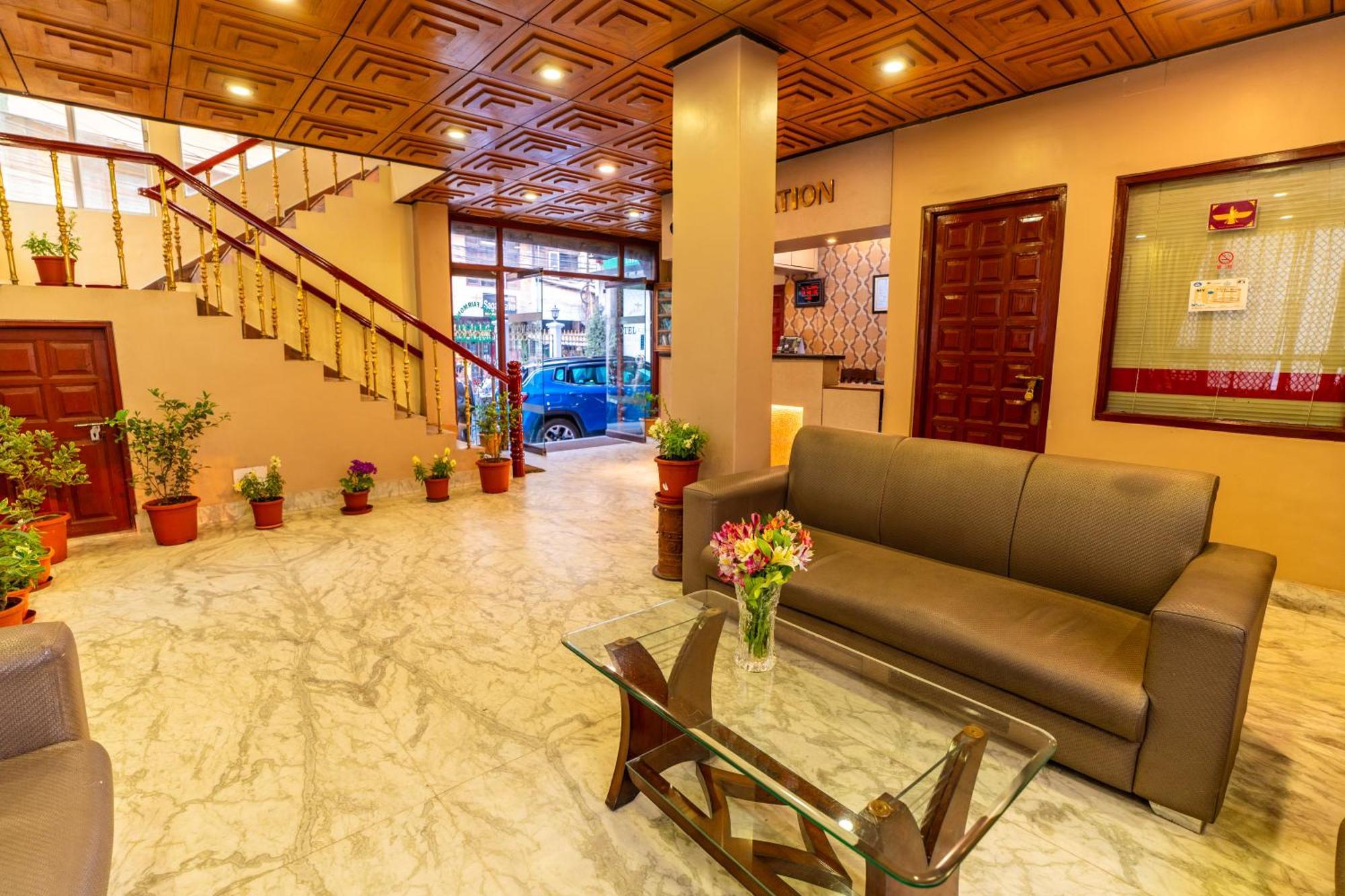 Muscatel Fairmont - 100 Mts From Mall Road Дарджилинг Екстериор снимка