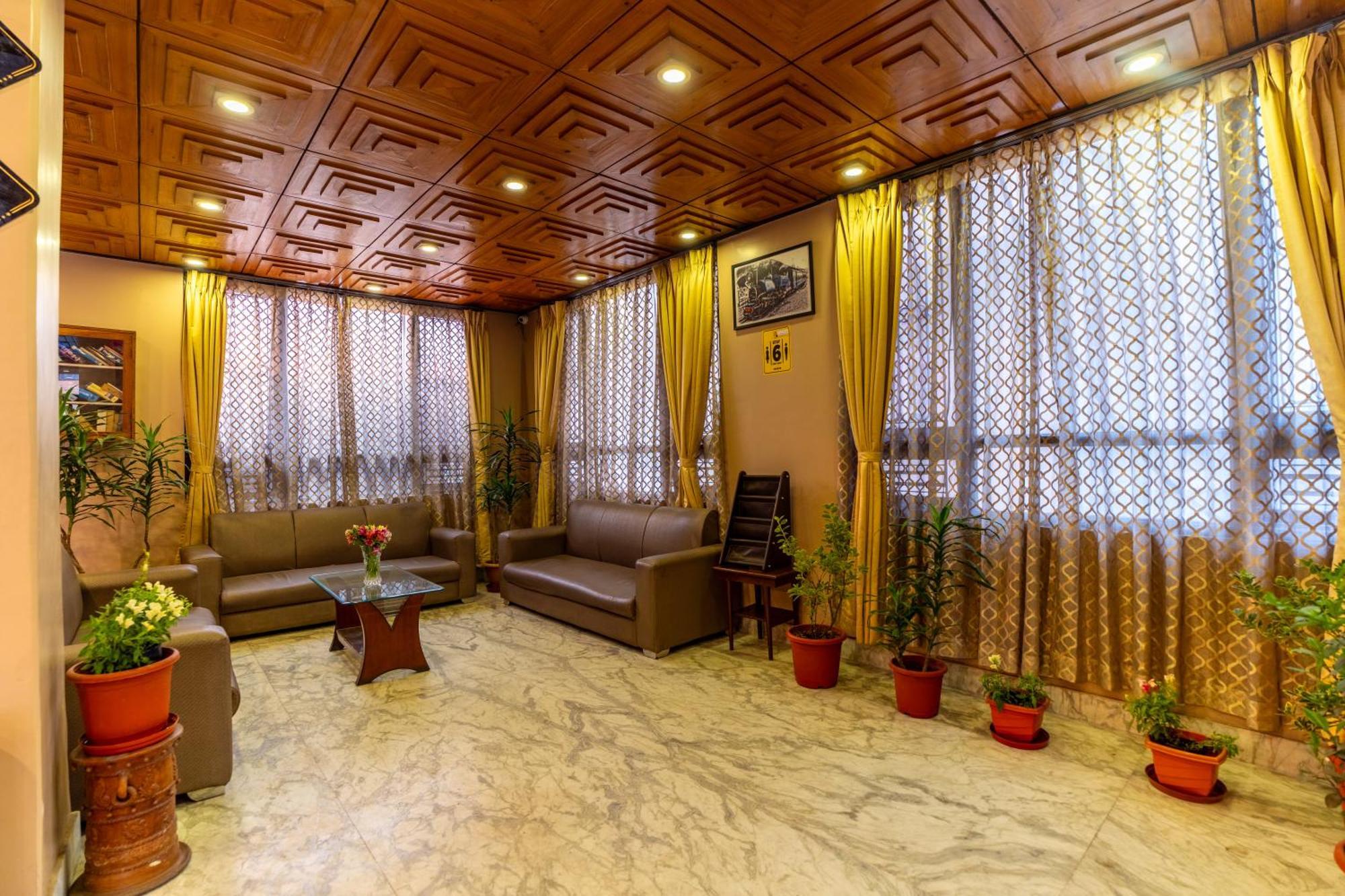 Muscatel Fairmont - 100 Mts From Mall Road Дарджилинг Екстериор снимка