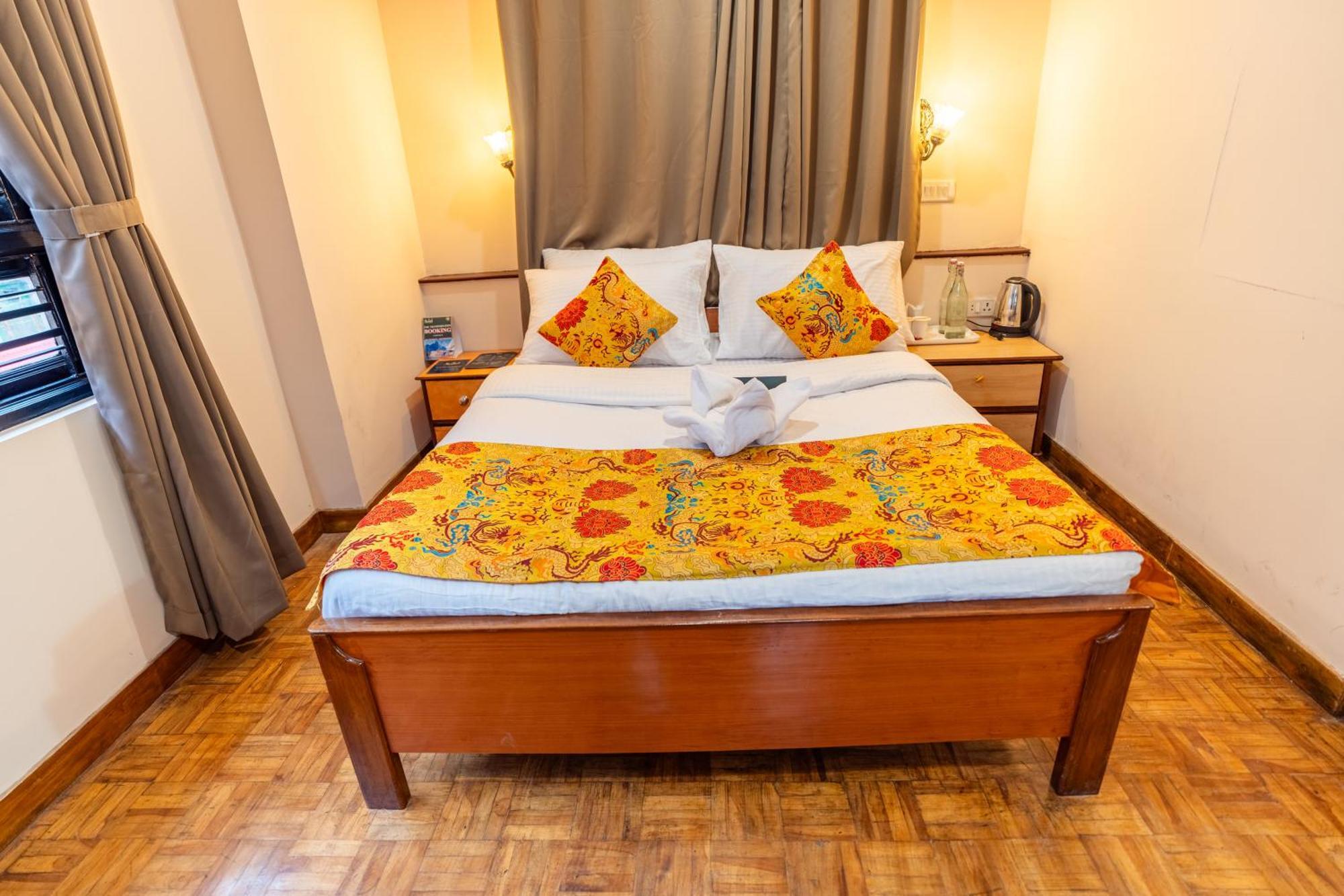 Muscatel Fairmont - 100 Mts From Mall Road Дарджилинг Екстериор снимка