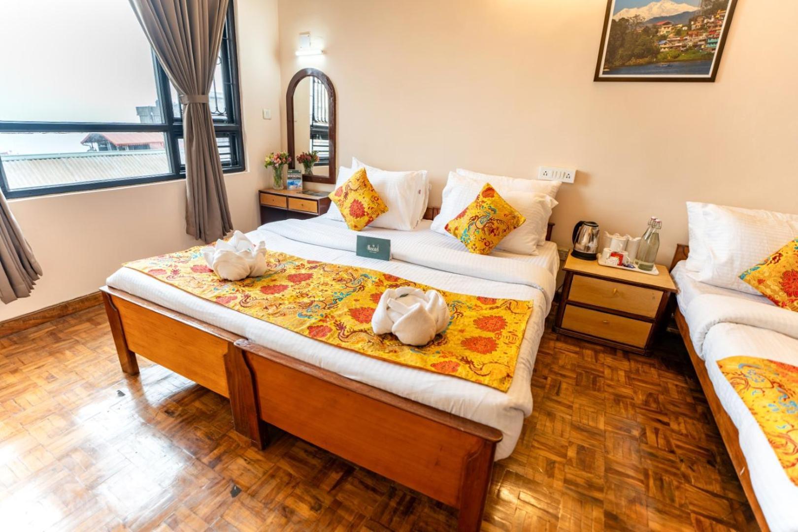 Muscatel Fairmont - 100 Mts From Mall Road Дарджилинг Екстериор снимка